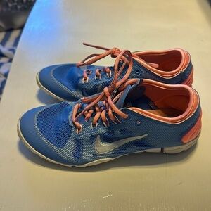 NIKE womens Free Bionic sneakers 599269-401; size 6